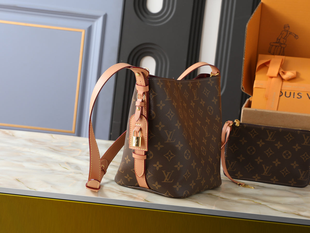 WM18 Fashion Women High Quality Handbag Casual Bag 21x24x16CM