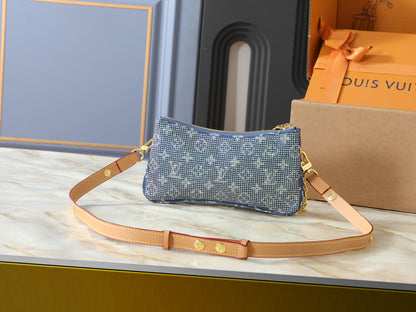 WM8 New women's casual bag  24.5*13.5*6.5CM