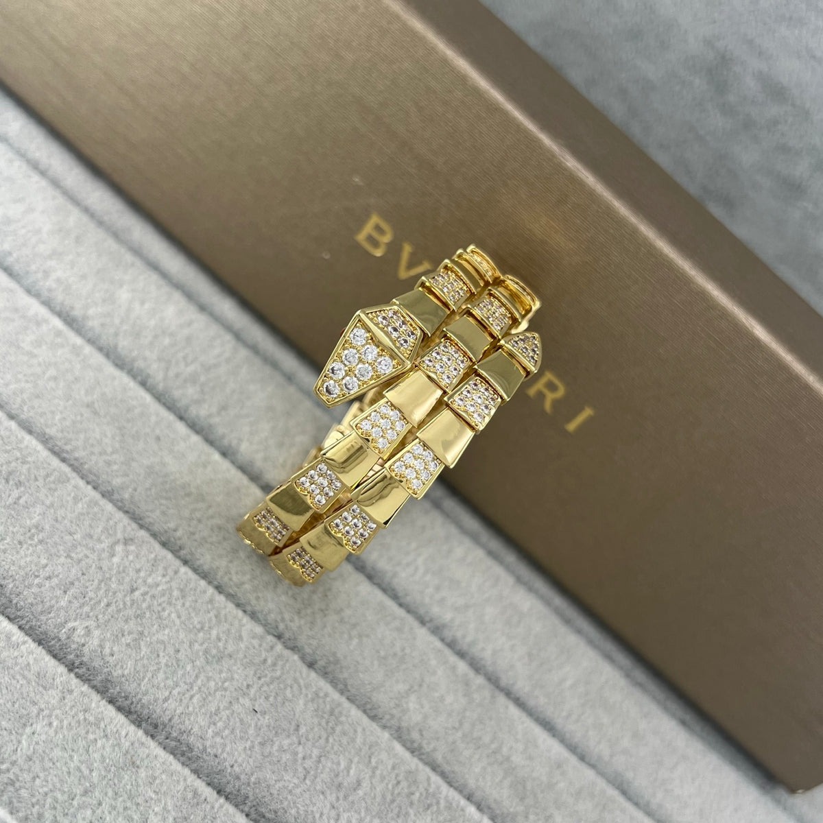 B34  Classic Bracelet with Gold Plated Jewelry for Men and Women