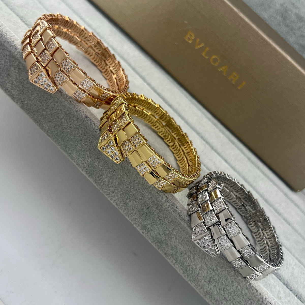 B34  Classic Bracelet with Gold Plated Jewelry for Men and Women