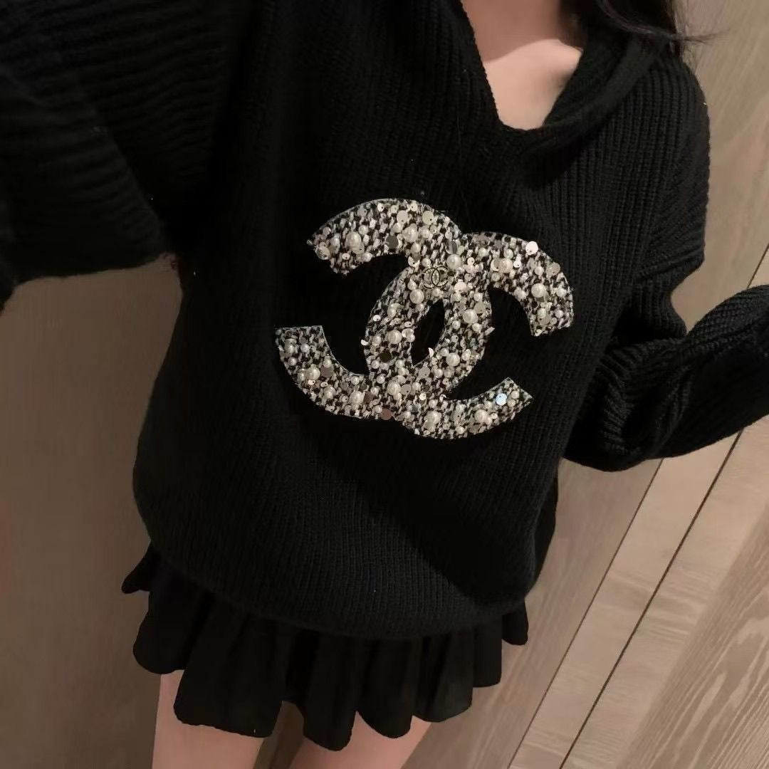 C23 Women high-quality b0lack and white casual sweater