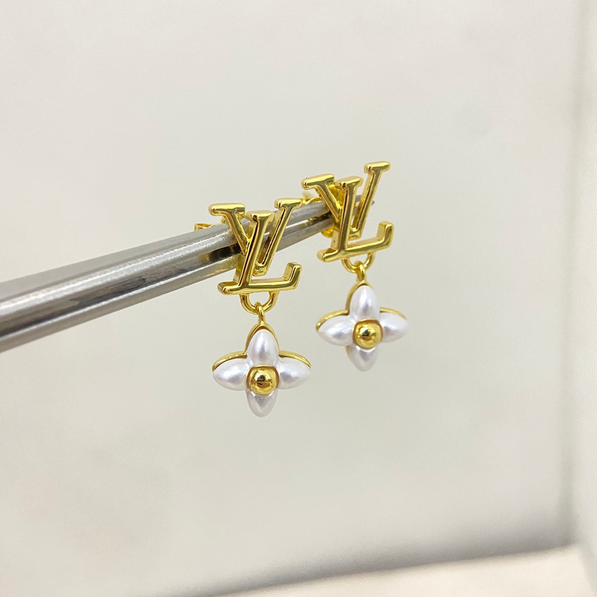 E4 Women gold-plated fashion earrings high-quality jewelry