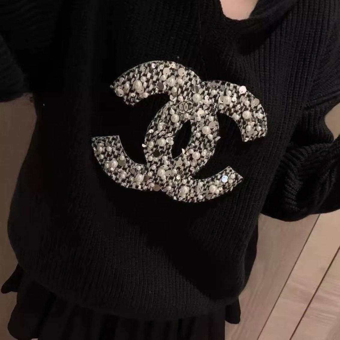 C23 Women high-quality b0lack and white casual sweater