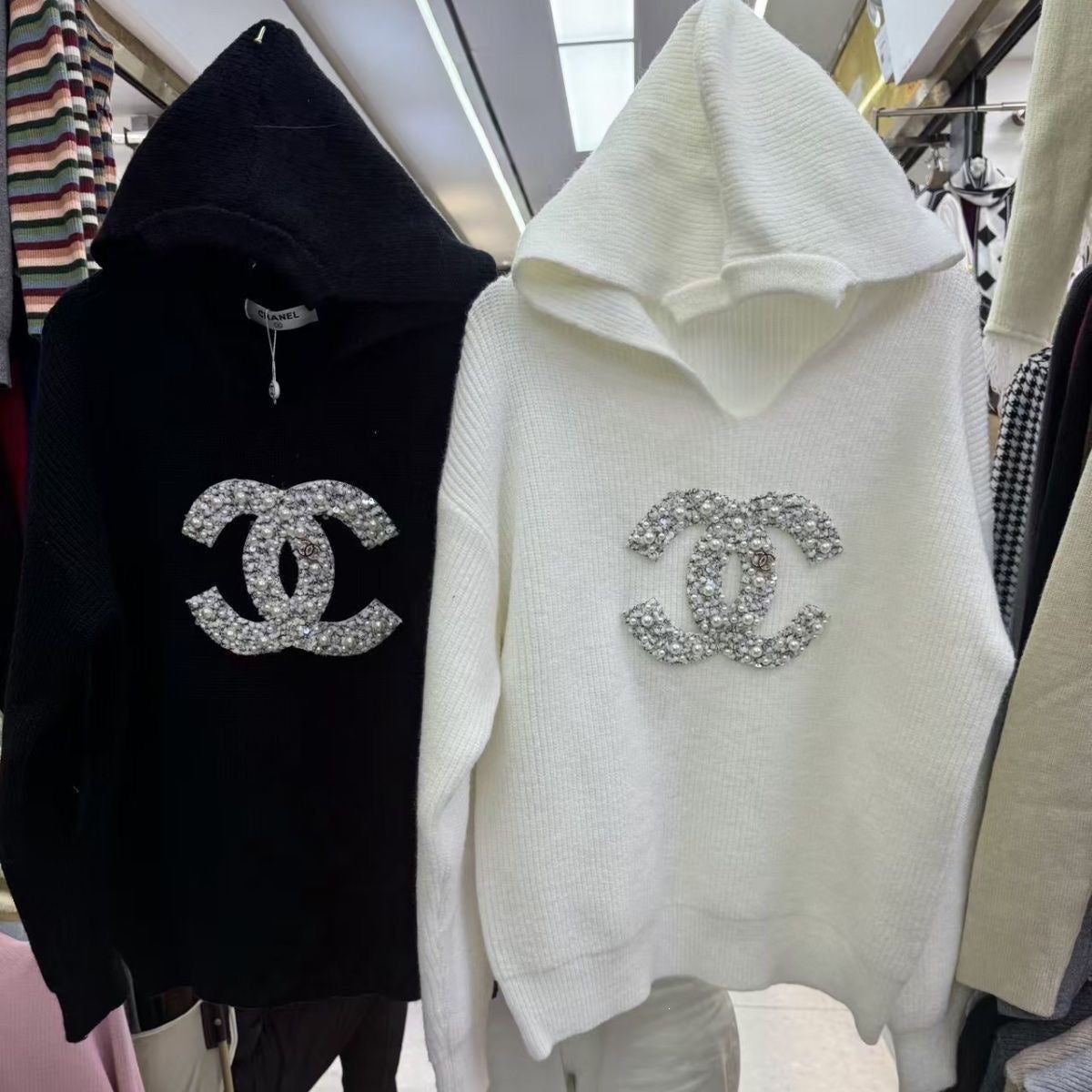 C23 Women high-quality b0lack and white casual sweater