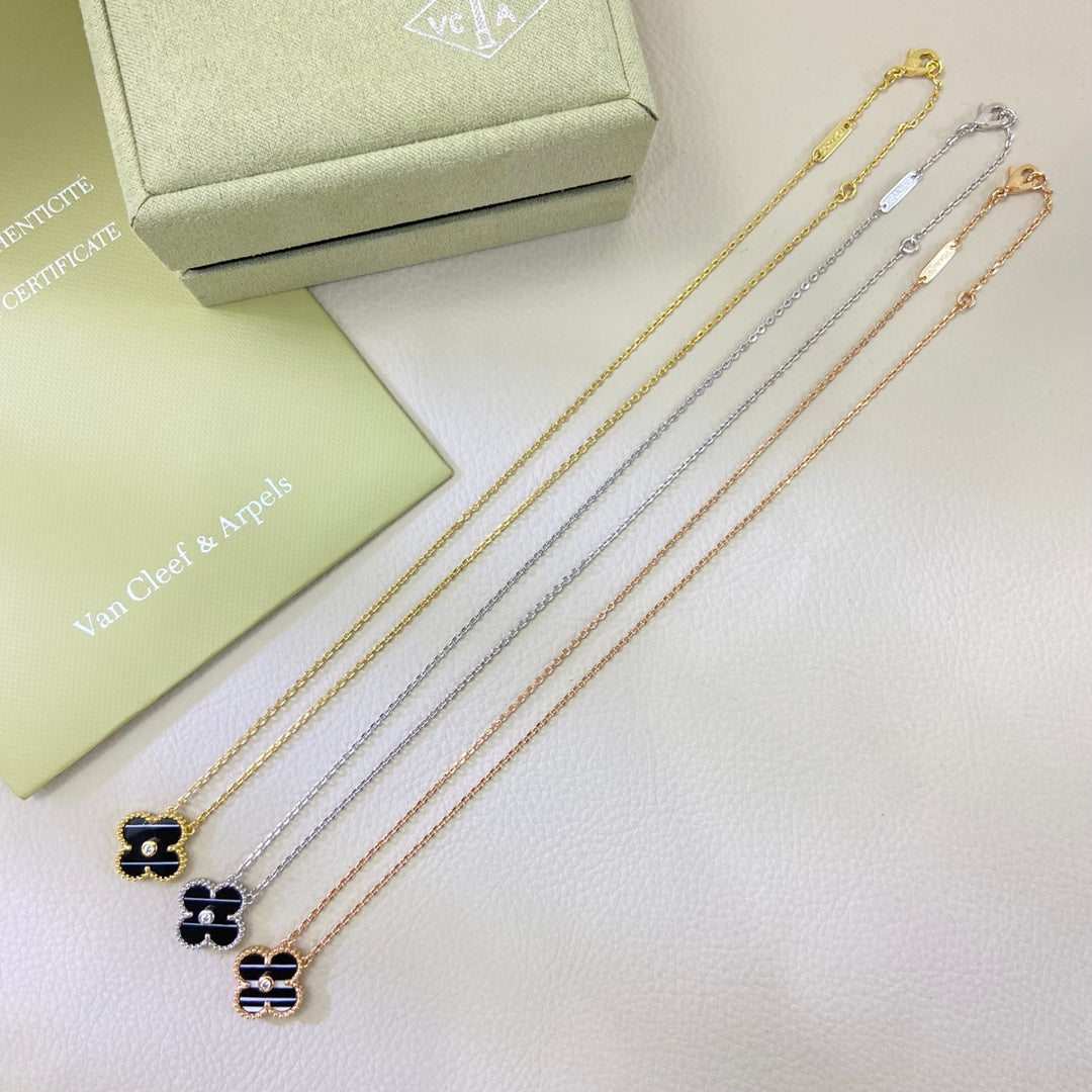 VAN2 New Arrival Single Crystal Stripe Four‑Leaf Clover Pendant Necklace Fashion Daily Jewelry