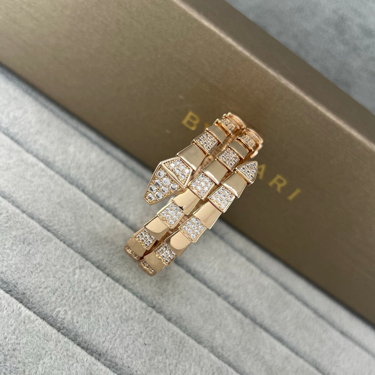 B34  Classic Bracelet with Gold Plated Jewelry for Men and Women