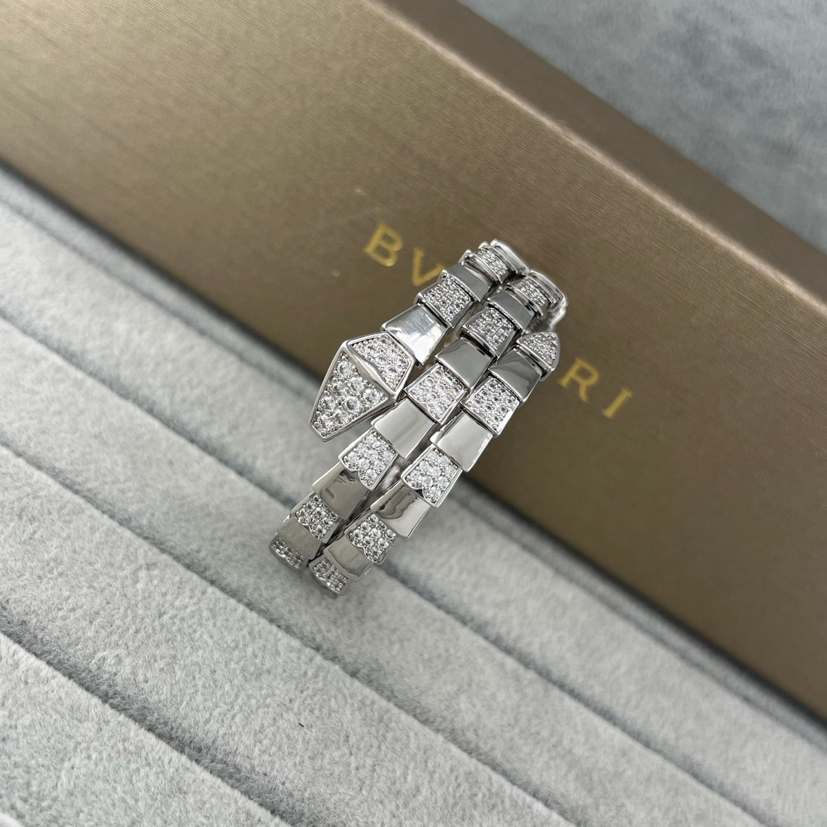 B34  Classic Bracelet with Gold Plated Jewelry for Men and Women