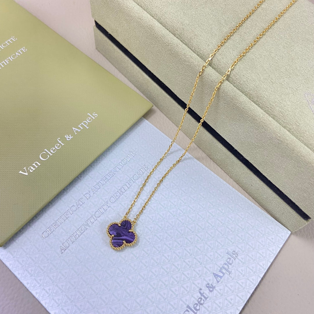 VAN1 New Arrival Single Crystal Stripe Four‑Leaf Clover Pendant Necklace Fashion Daily Jewelry