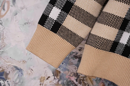 UC1   New Fashion Round Neck Knitted Woolen Sweater Clothes