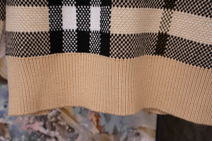 UC1   New Fashion Round Neck Knitted Woolen Sweater Clothes