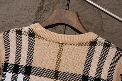 UC1   New Fashion Round Neck Knitted Woolen Sweater Clothes