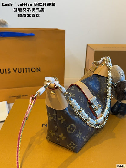 LVMB7  Fashion Hot Sale High Quality Women's Shoulder Bag  21X8X11cm