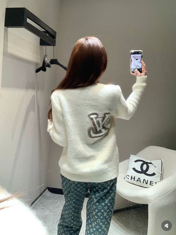 LC03   Men's and women's classic letter jacquard round neck sweater in front and back clothes