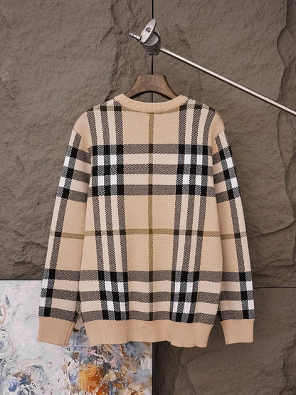UC1   New Fashion Round Neck Knitted Woolen Sweater Clothes