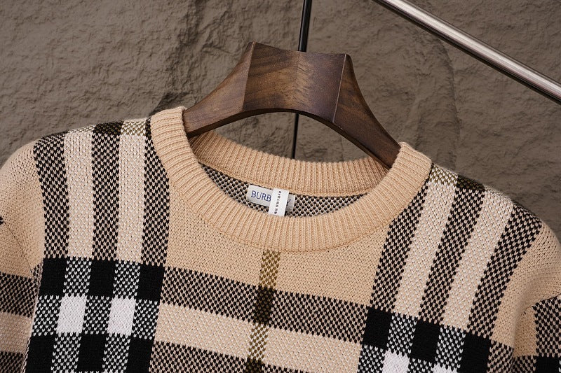 UC1   New Fashion Round Neck Knitted Woolen Sweater Clothes